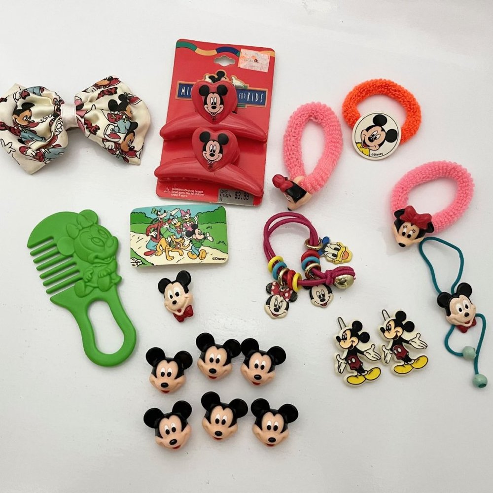 VINTAGE LOT OF MICKEY MOUSE HAIR ACCESSORIES AND BUTTON COVERS, COLLECTIBLES